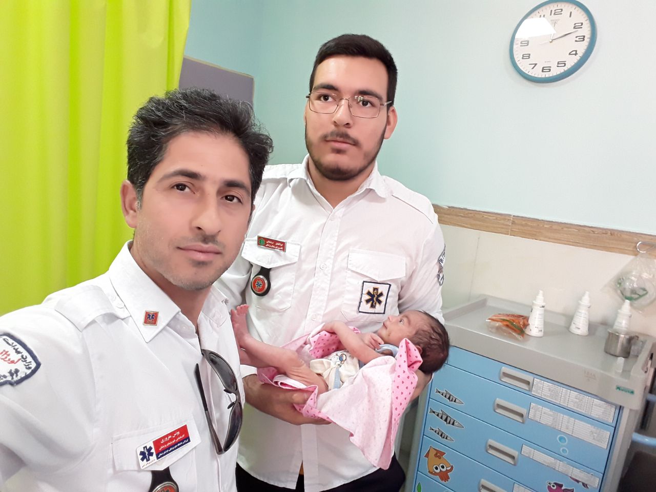 تحویل نوزاد رها شده در مسیل کنار فرودگاه بجنورد به بیمارستان بنت الهدی