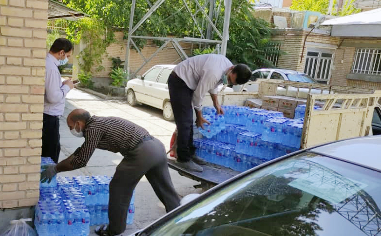 اهدای 3 هزار آب معدنی و آب میوه به مدافعان سلامت