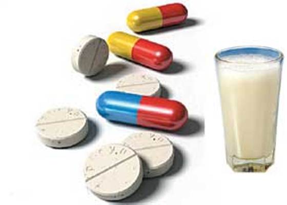 داروهای آنتی بیوتیک را با شیر مصرف نکنید