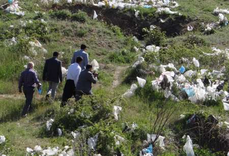 مشکلات زیست محیطی وبهداشتی با دفن زباله ها درکوه باباموسی بجنورد