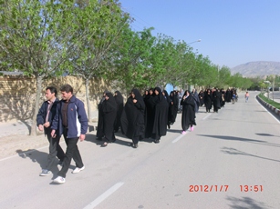 در سومین روز از هفته سلامت  پاکسازی محیطی و پیاده روی عمومی در روستای اسفیدان برگزار شد