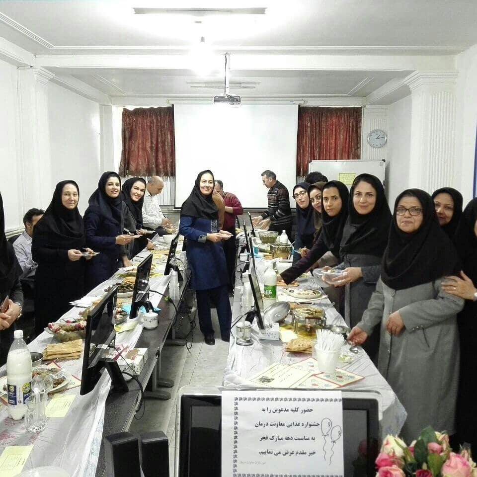 برگزاری جشنواره غذای سنتی به مناسبت گرامیداشت دهه مبارک فجر انقلاب اسلامی در معاونت درمان