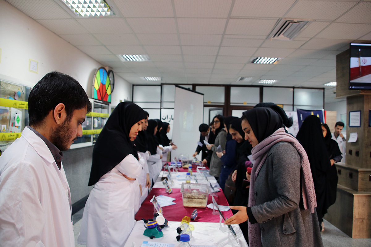برگزاری نخستین نمایشگاه سم شناسی شغلی در دانشکده بهداشت