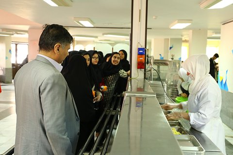 سومین بازدید سرزده معاون فرهنگی و دانشجویی دانشگاه علوم پزشکی خراسان شمالی طی یک هفته از سلف سرویس تغذیه