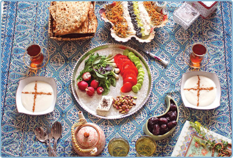توصیه‌های تغذیه‌ای به روزه‌داران؛ ماه رمضان چگونه افطار کنیم/ غذاهای سحری