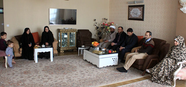 مسئولین دانشگاه به مناسبت گرامیداشت هفته قرآن با خانواده دکتر اختردل قاری ممتاز دانشگاه دیدار نمودند.