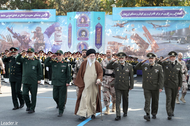 رهبر معظم انقلاب اسلامی صبح امروز در مراسم مشترک دانش‌آموختگی دانشجویان دانشگاه‌های افسری نیروهای مسلح
