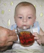 يک کارشناس تغذيه اعلام کرد: کم اشتهايي و کم آبي، 2 عارضه مصرف چاي در کودکان