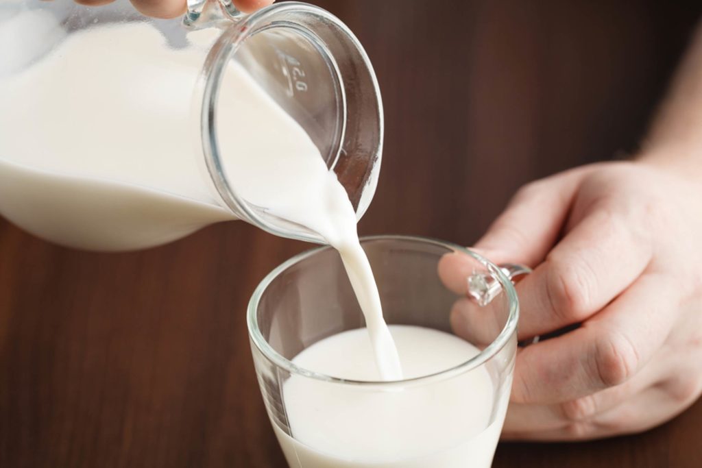 ضرورت مصرف شیر در افطار و سحر برای کودکان و نوجوانان روزه دار