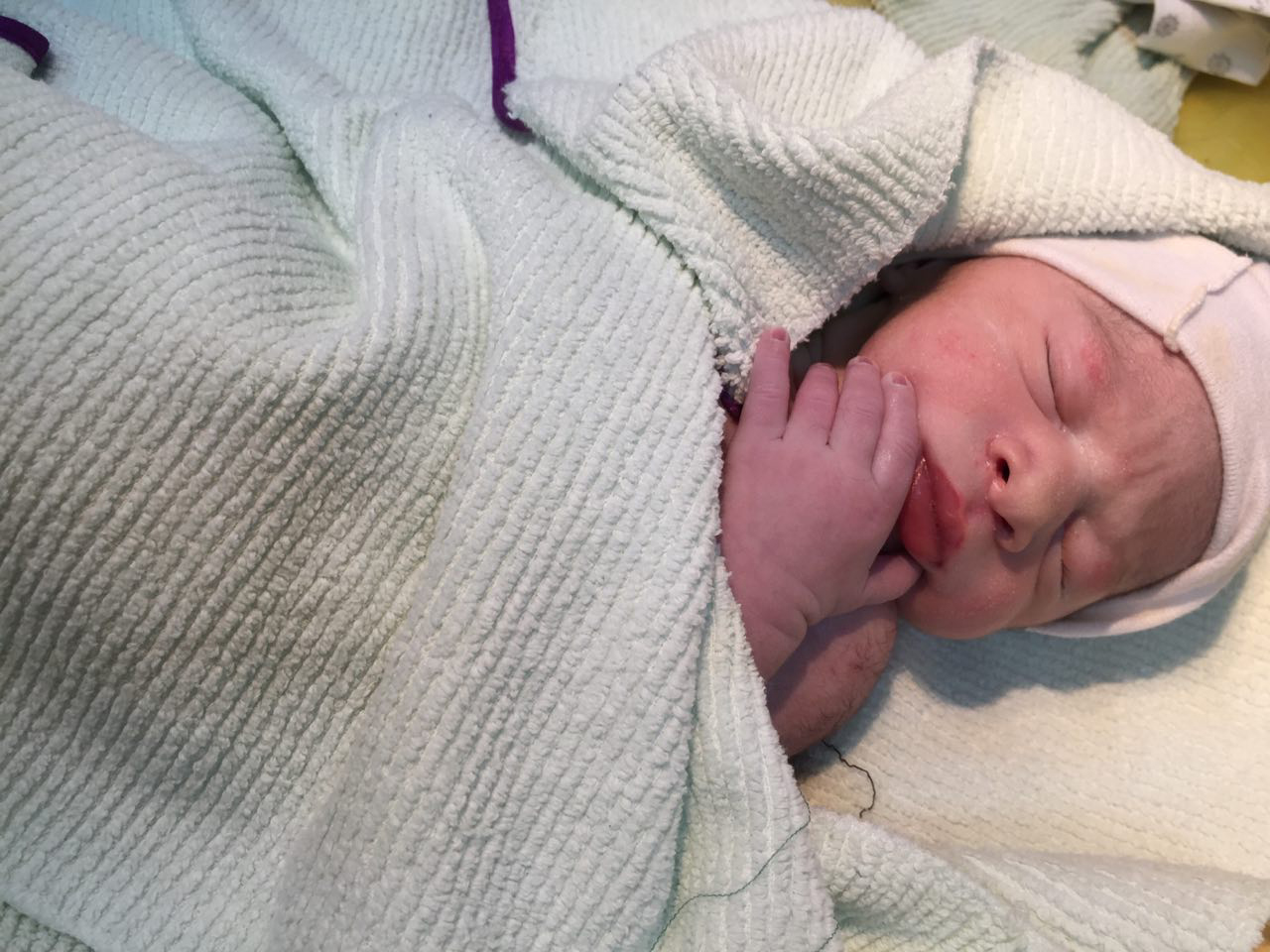 تولد اولین نوزاد بیمارستان جوادالائمه(ع) در سال 98