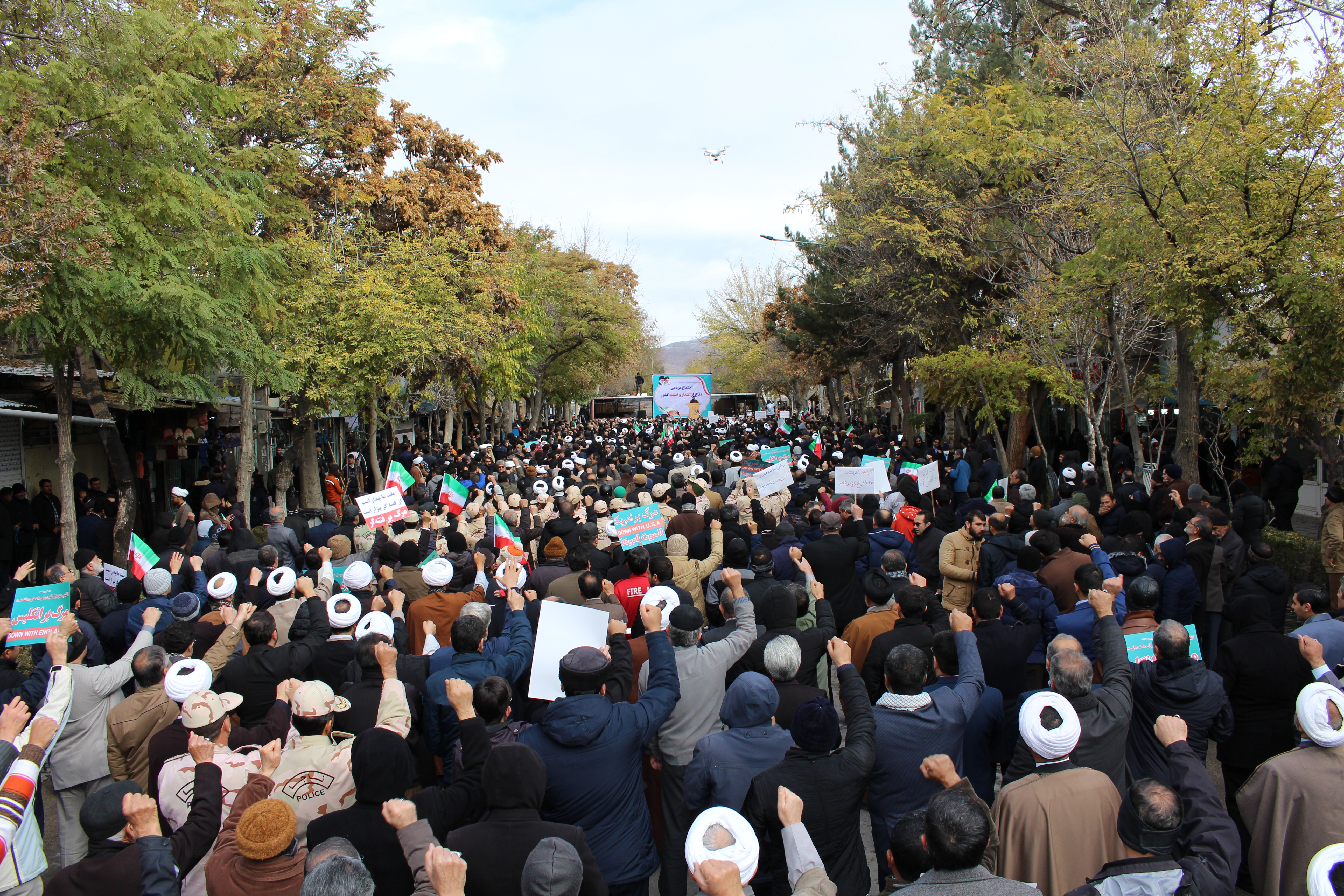 حضور پرشور کارکنان بیمارستان امام علی (ع) درراهپیمایی واجتماع مردمی دفاع ازاقتداروامنیت کشور
