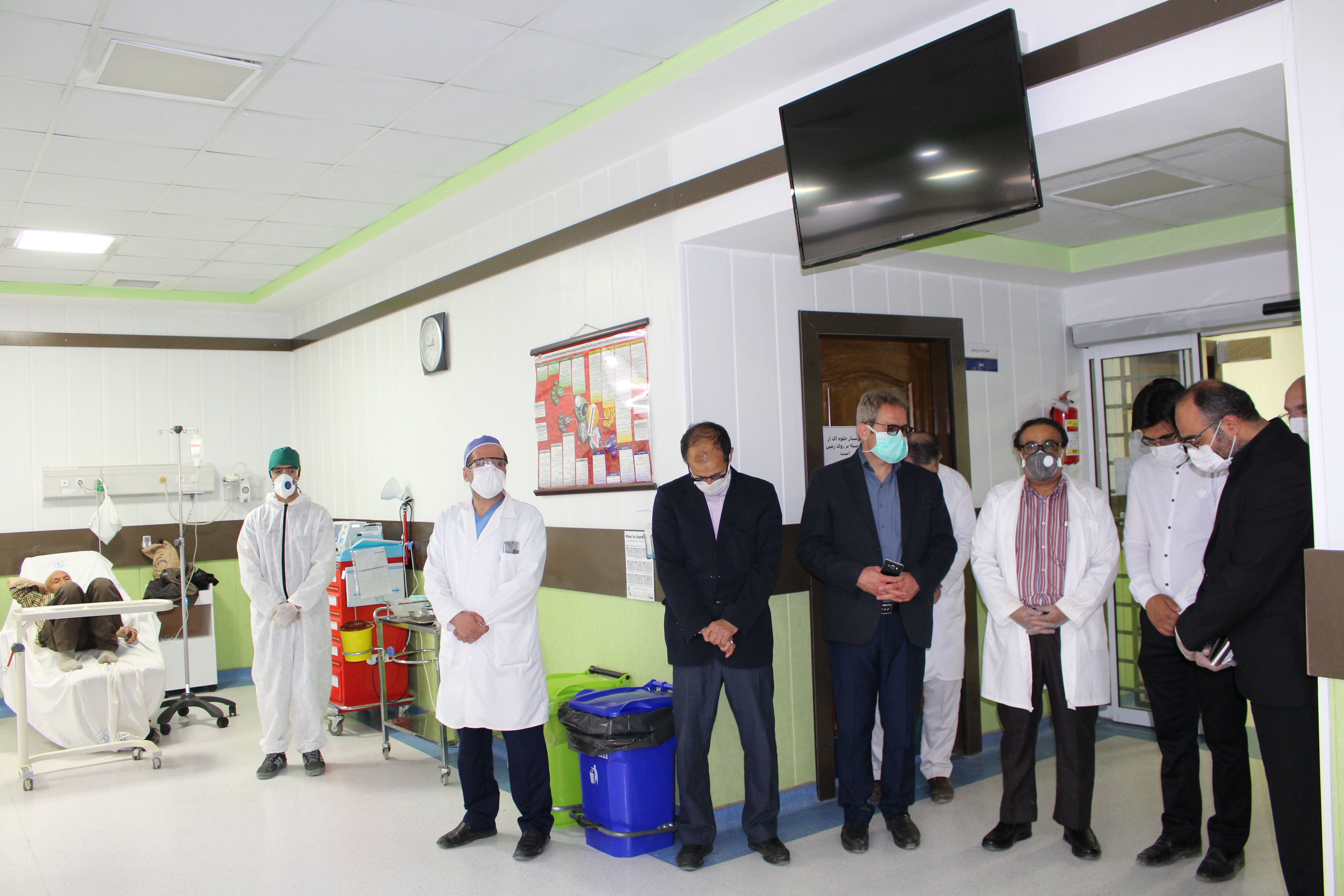 رییس ومدیران وپرسنل بیمارستان با برادر شهید وحید یحیوی دیدار وگفتگو کردند.