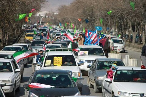 مراسم راهپیمایی خودرویی حضور پرشور مسئولین و کارکنان دانشگاه در مراسم آغاز چهل و سومین بهار انقلاب اسلامی
